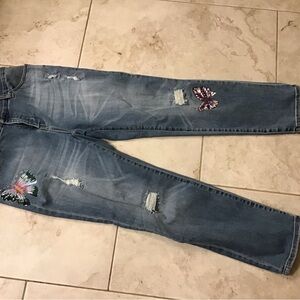 Cropped jeans with butterfly details. Chicos, 25 inch inseam. Chicos 0(4-6)